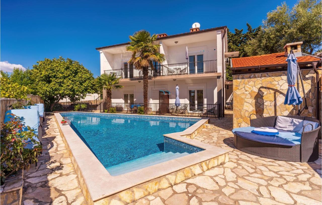 Cozy Apartment In Krk With Kitchen クルク エクステリア 写真