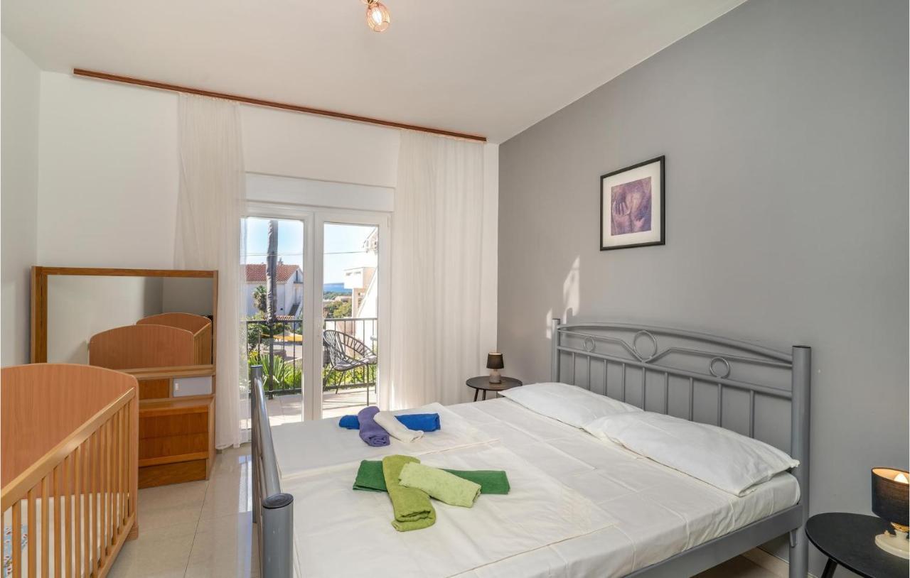 Cozy Apartment In Krk With Kitchen クルク エクステリア 写真