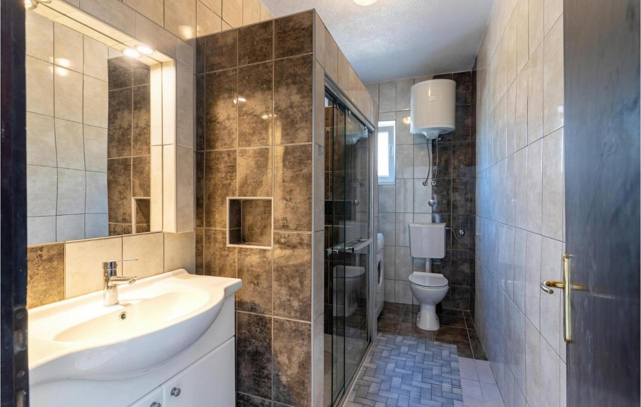 Cozy Apartment In Krk With Kitchen クルク エクステリア 写真