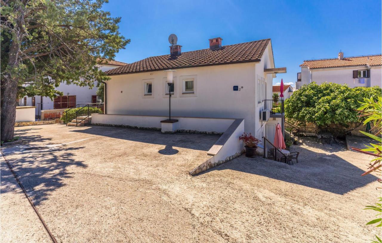 Cozy Apartment In Krk With Kitchen クルク エクステリア 写真