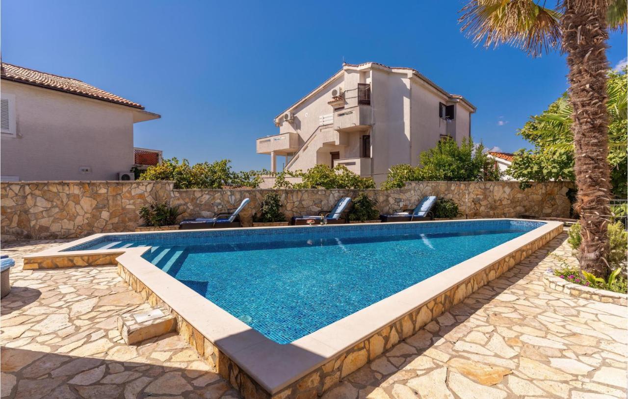 Cozy Apartment In Krk With Kitchen クルク エクステリア 写真
