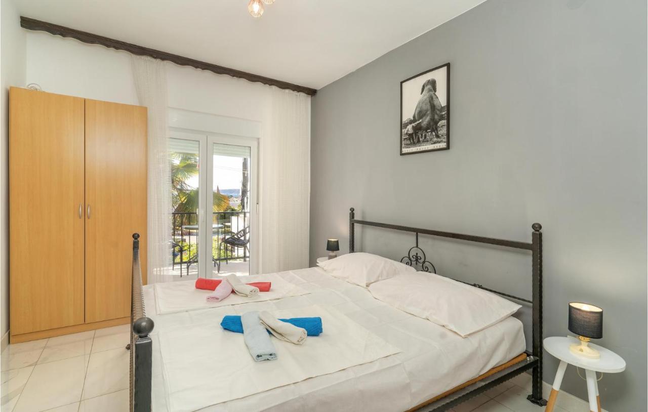 Cozy Apartment In Krk With Kitchen クルク エクステリア 写真