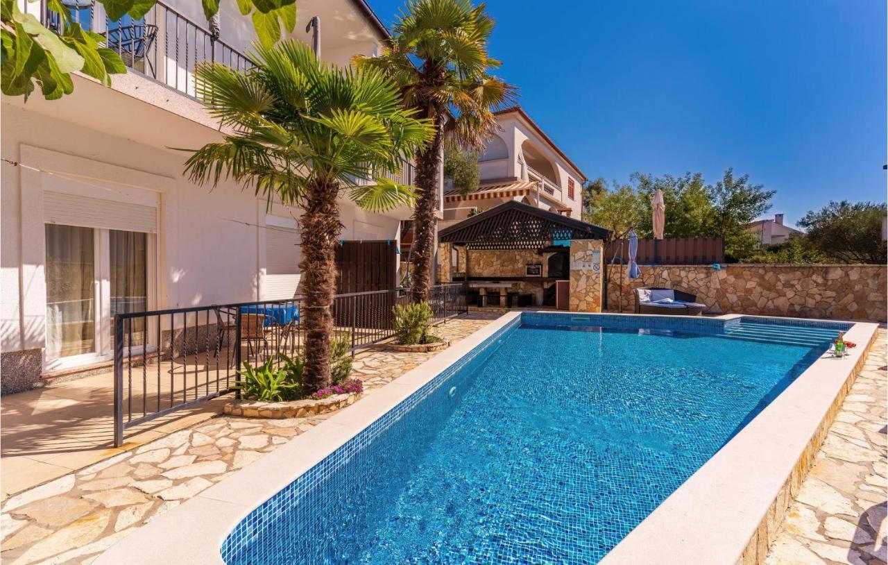 Cozy Apartment In Krk With Kitchen クルク エクステリア 写真