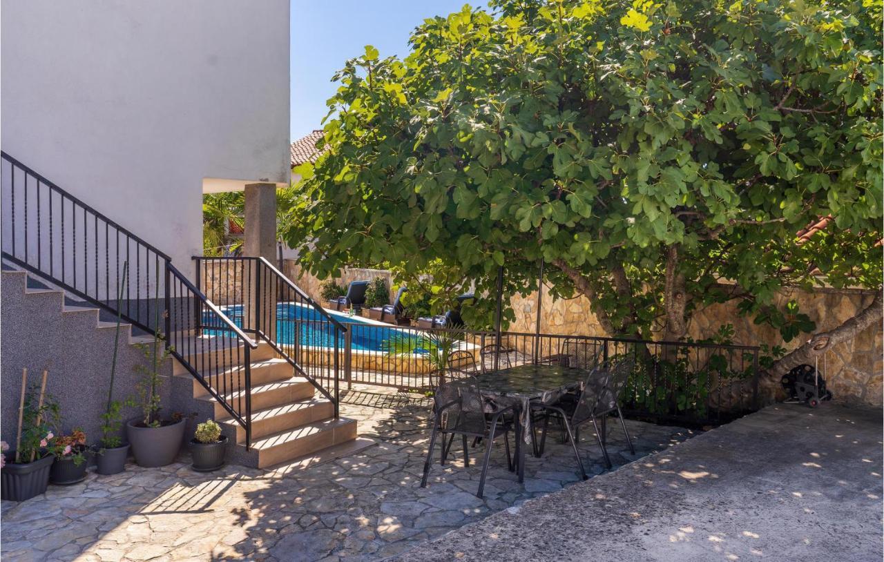 Cozy Apartment In Krk With Kitchen クルク エクステリア 写真