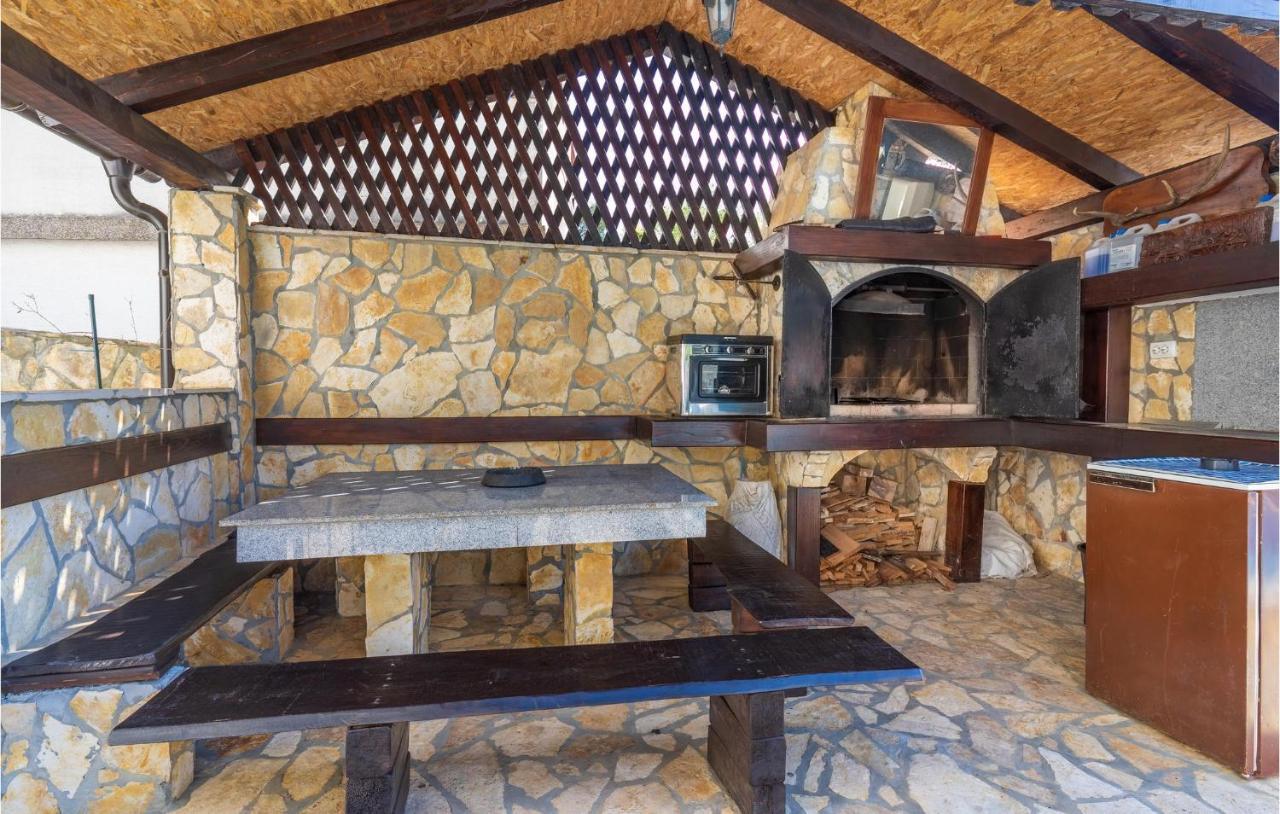 Cozy Apartment In Krk With Kitchen クルク エクステリア 写真