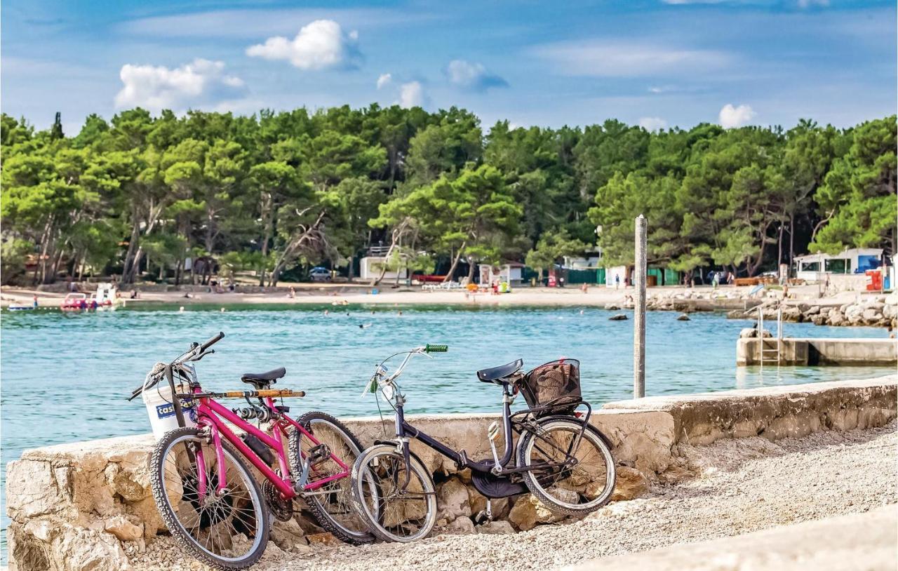 Cozy Apartment In Krk With Kitchen クルク エクステリア 写真
